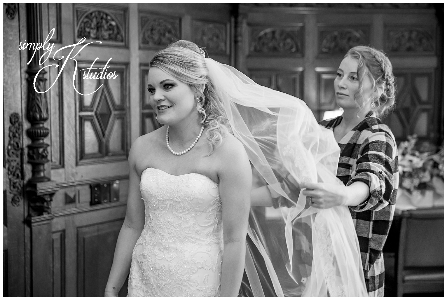 10 Bride Getting Ready Photos.jpg