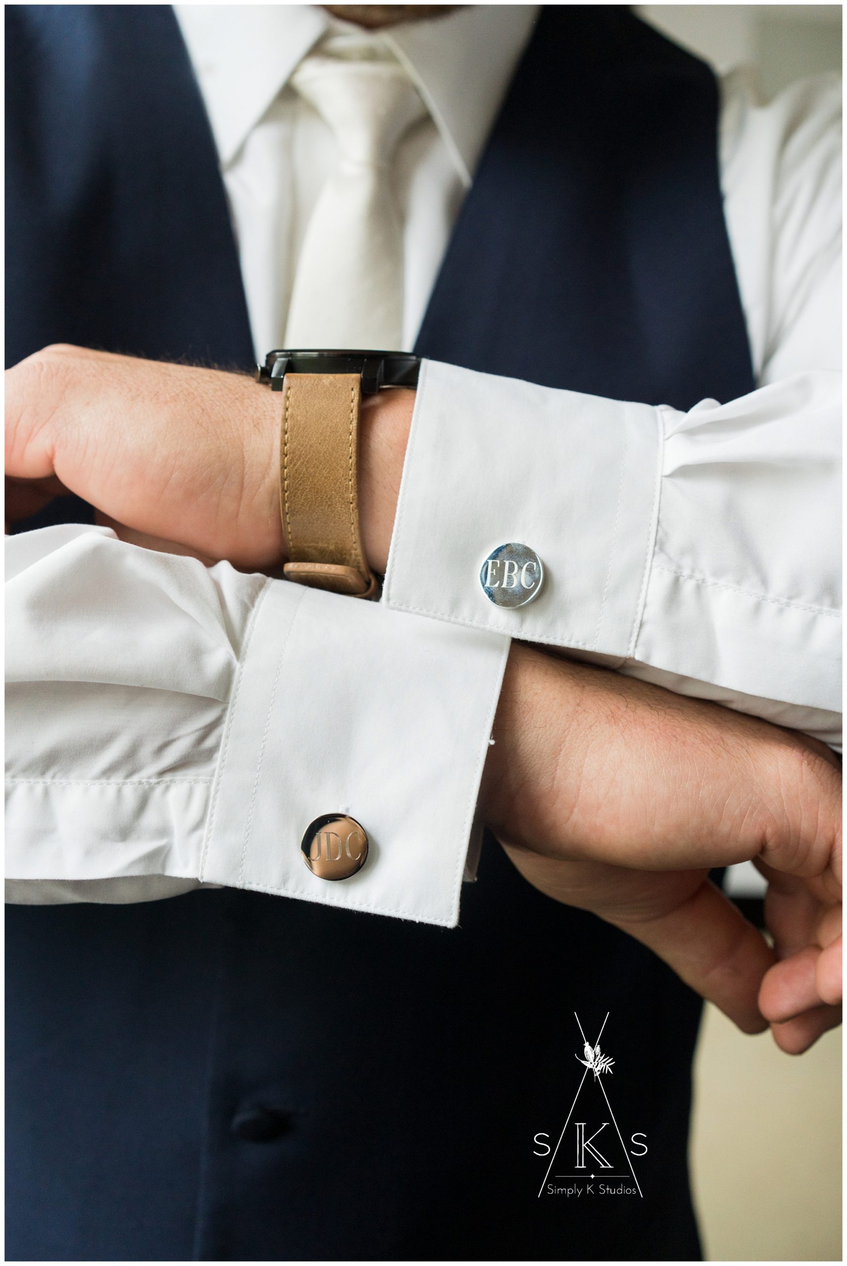  Groom with custom cufflinks for his wedding 
