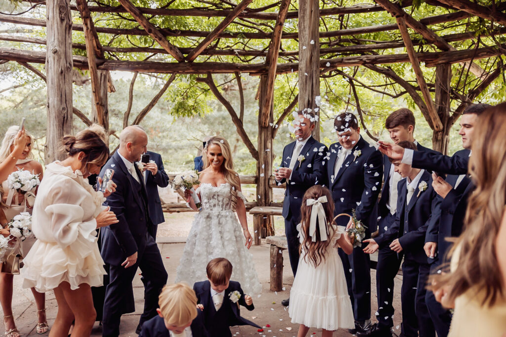 intimate nyc elopement ceremony at cop cot