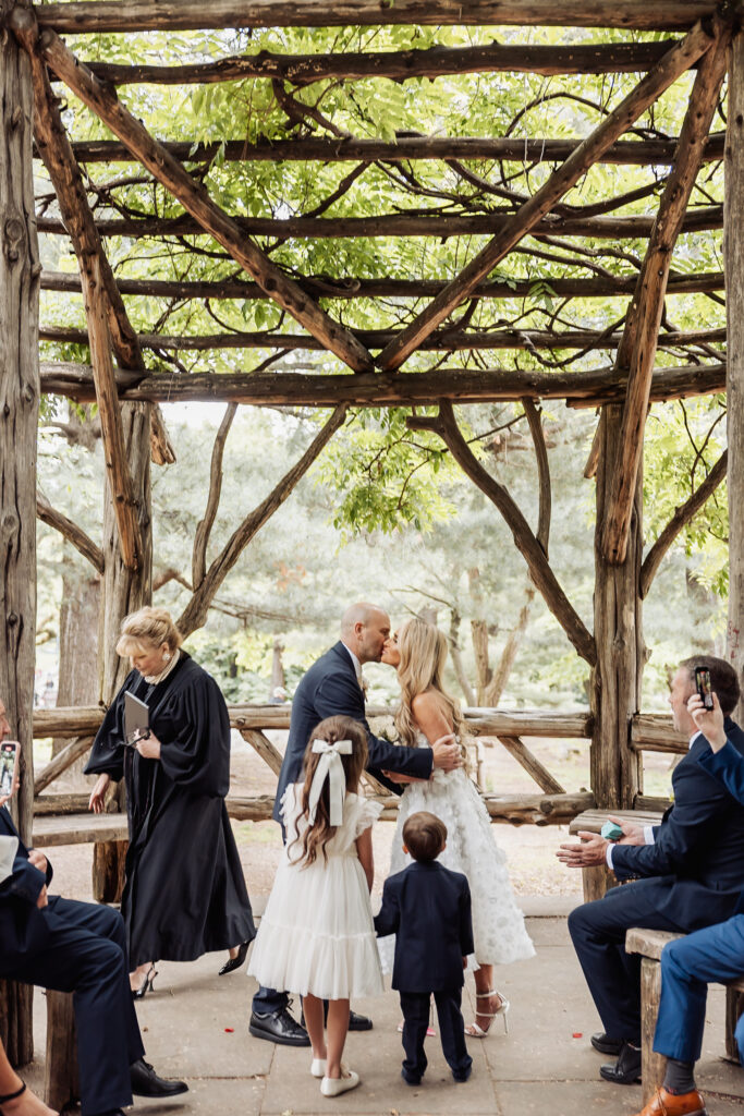 intimate nyc elopement ceremony at cop cot